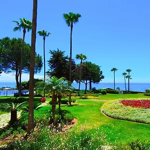 luxury-frontline-apartment-estepona.1costadelsol.com/